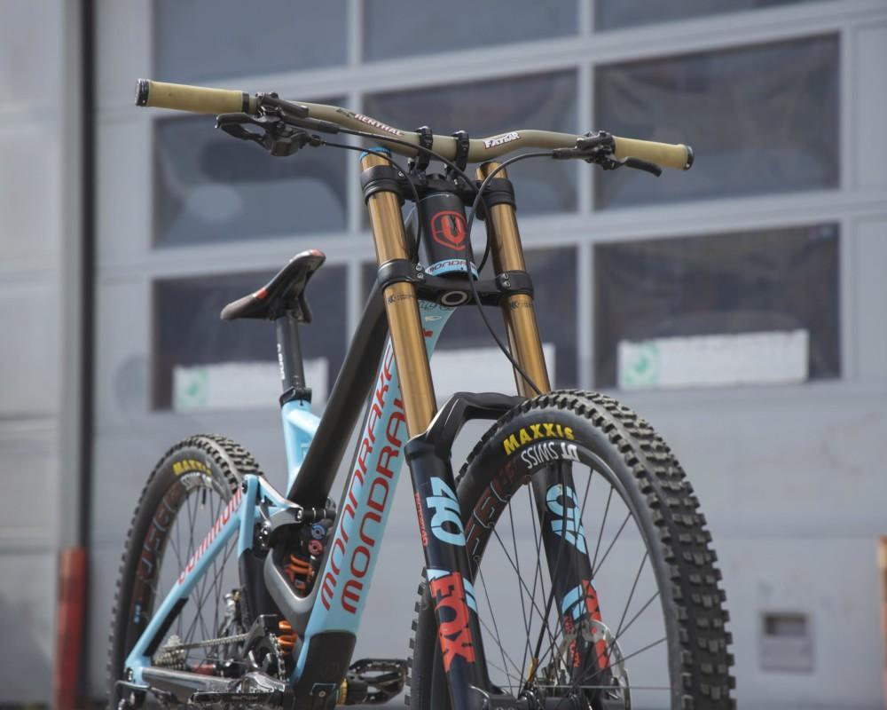 Mondraker Summum downhill