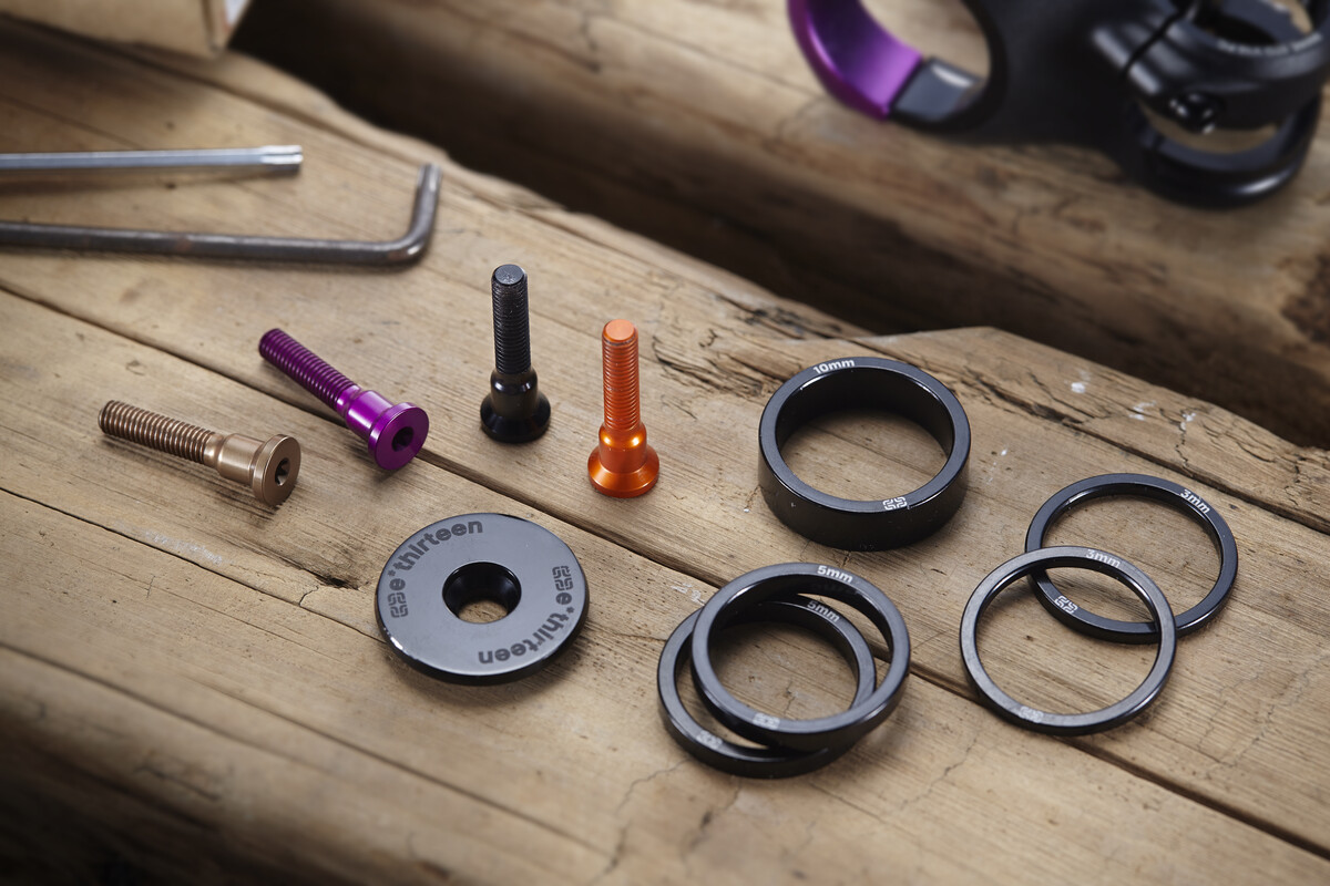 E13 Stem Top Cap Incl. Bolt & Headset Spacers Naranja - Image 3